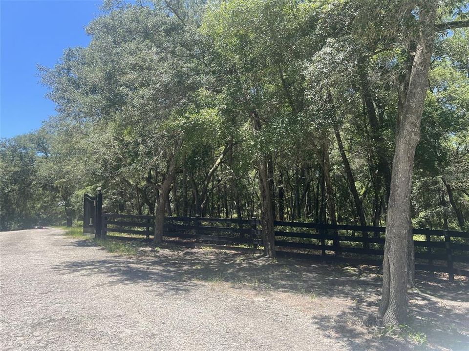 На продажу: $195,000 (2.35 acres)