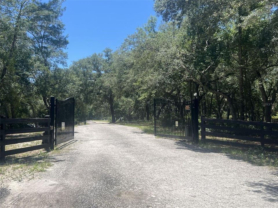 На продажу: $195,000 (2.35 acres)