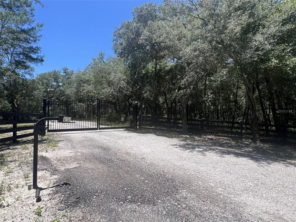 На продажу: $195,000 (2.35 acres)