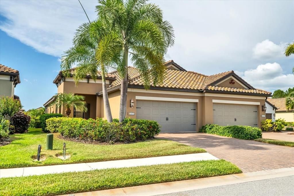 For Sale: $425,000 (2 beds, 2 baths, 1495 Square Feet)