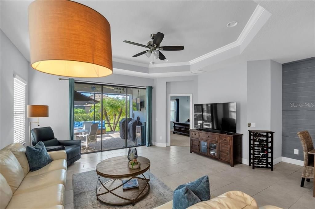 For Sale: $425,000 (2 beds, 2 baths, 1495 Square Feet)