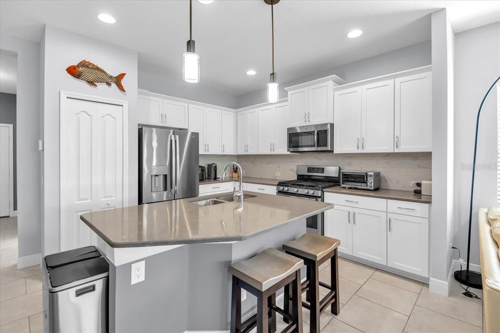 For Sale: $425,000 (2 beds, 2 baths, 1495 Square Feet)