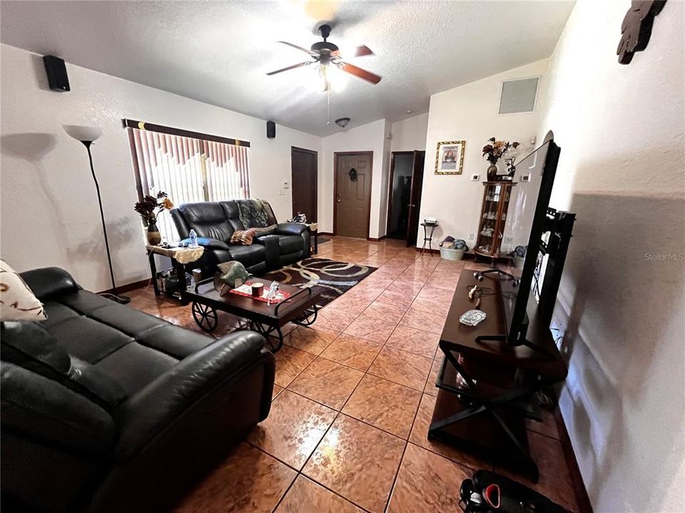 For Sale: $349,900 (4 beds, 2 baths, 1605 Square Feet)