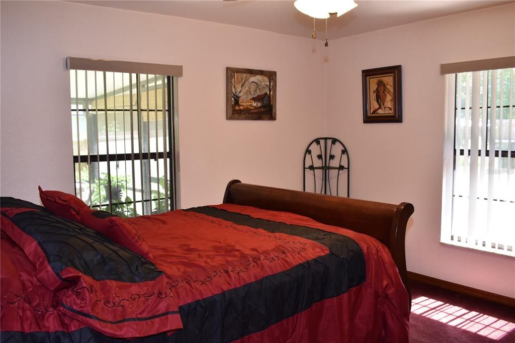 For Sale: $349,900 (4 beds, 2 baths, 1605 Square Feet)