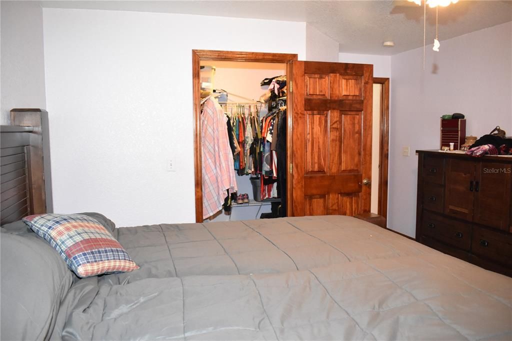 For Sale: $349,900 (4 beds, 2 baths, 1605 Square Feet)