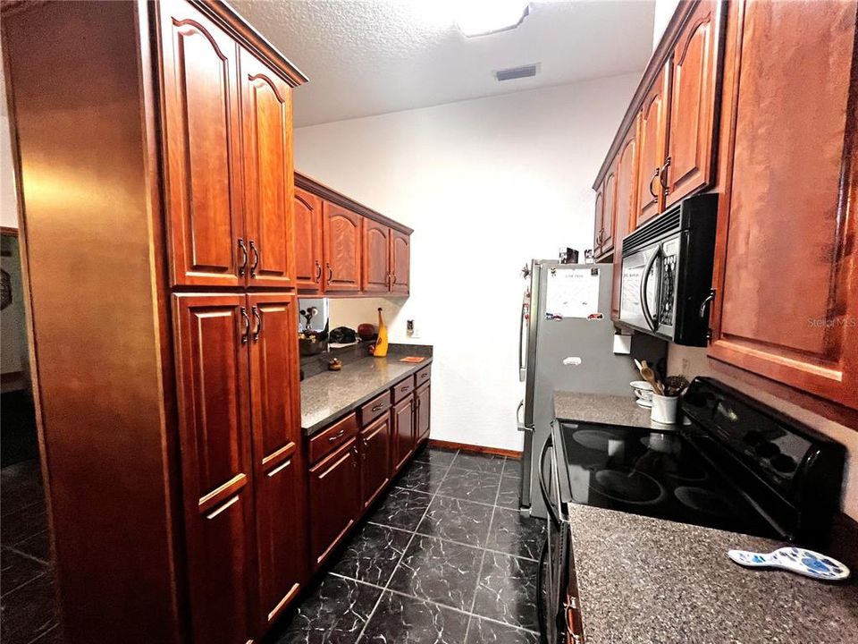 For Sale: $349,900 (4 beds, 2 baths, 1605 Square Feet)