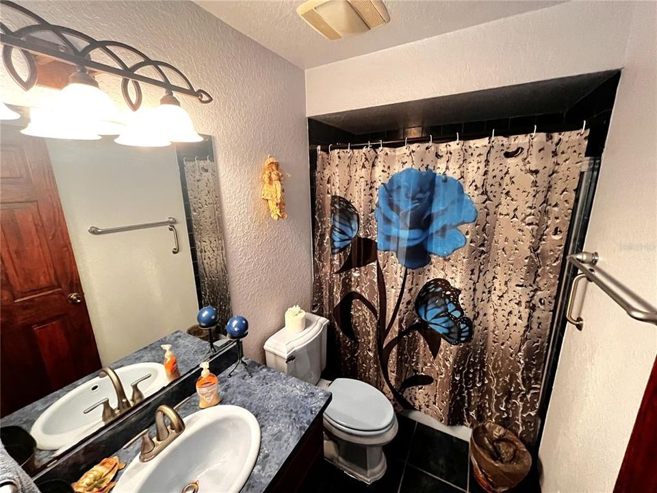 For Sale: $349,900 (4 beds, 2 baths, 1605 Square Feet)