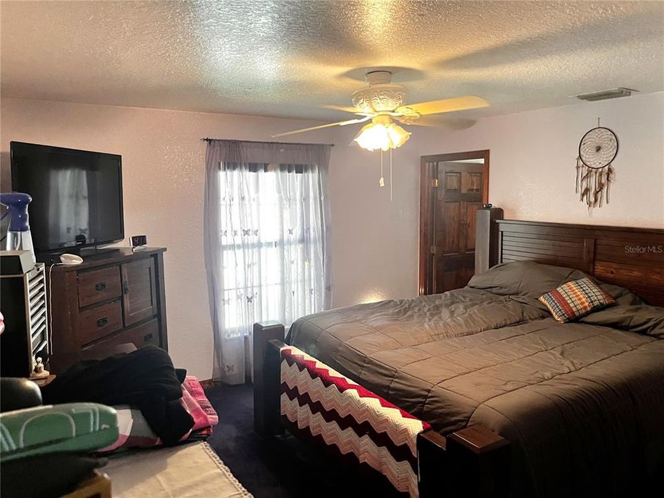 For Sale: $349,900 (4 beds, 2 baths, 1605 Square Feet)