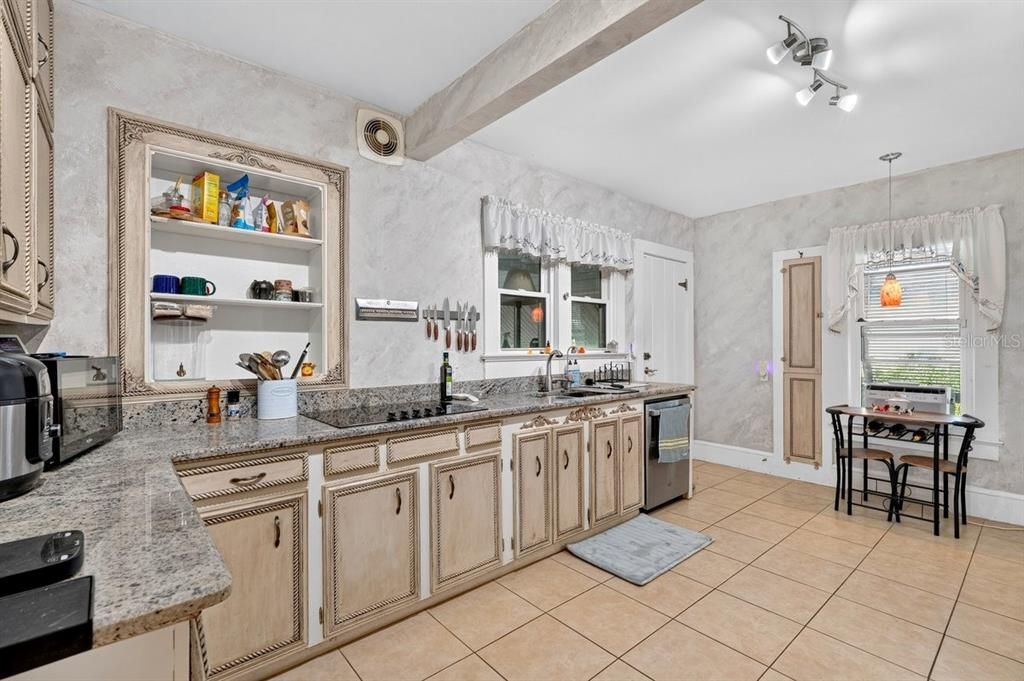 На продажу: $599,900 (3 спален, 3 ванн, 1947 Квадратных фут)