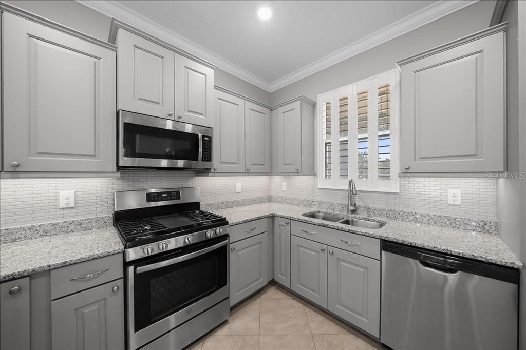 For Sale: $279,900 (2 beds, 2 baths, 1469 Square Feet)