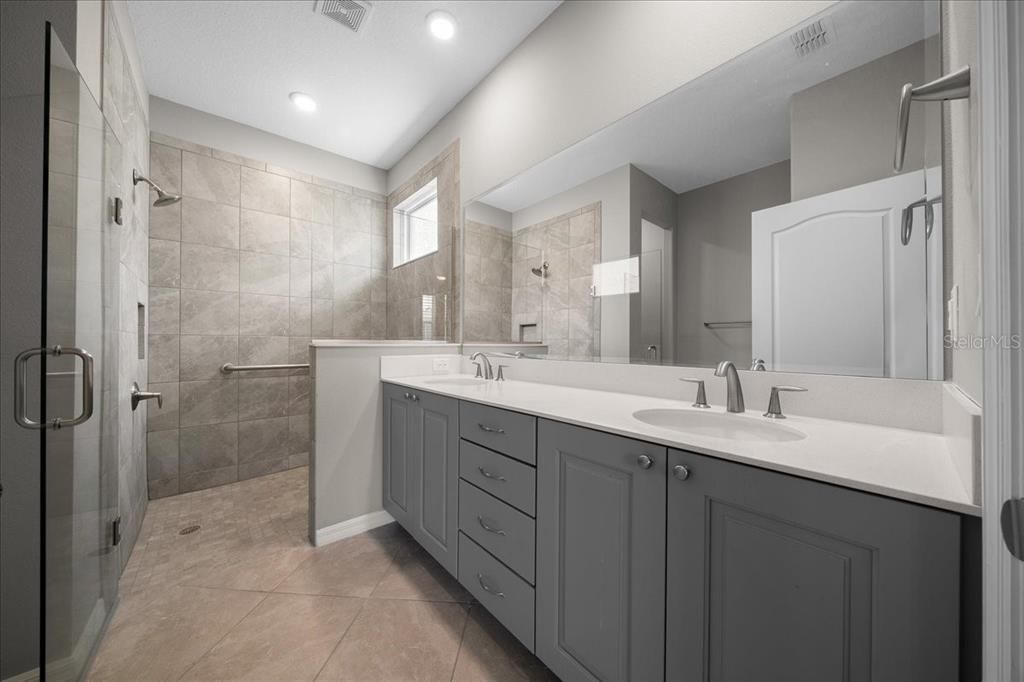 For Sale: $279,900 (2 beds, 2 baths, 1469 Square Feet)