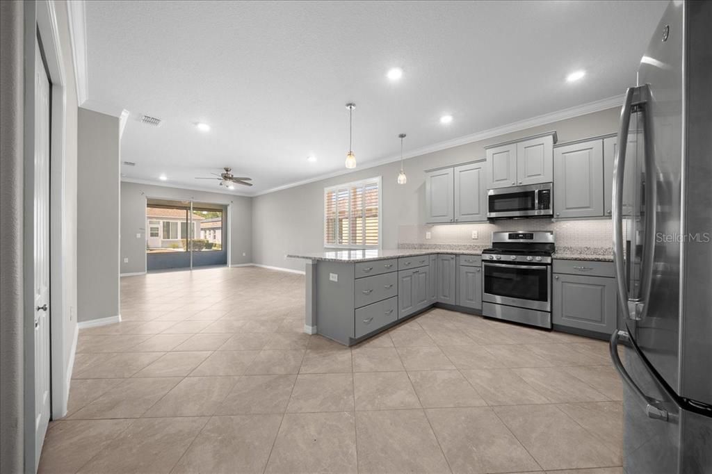 For Sale: $279,900 (2 beds, 2 baths, 1469 Square Feet)