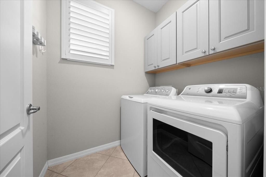 For Sale: $279,900 (2 beds, 2 baths, 1469 Square Feet)