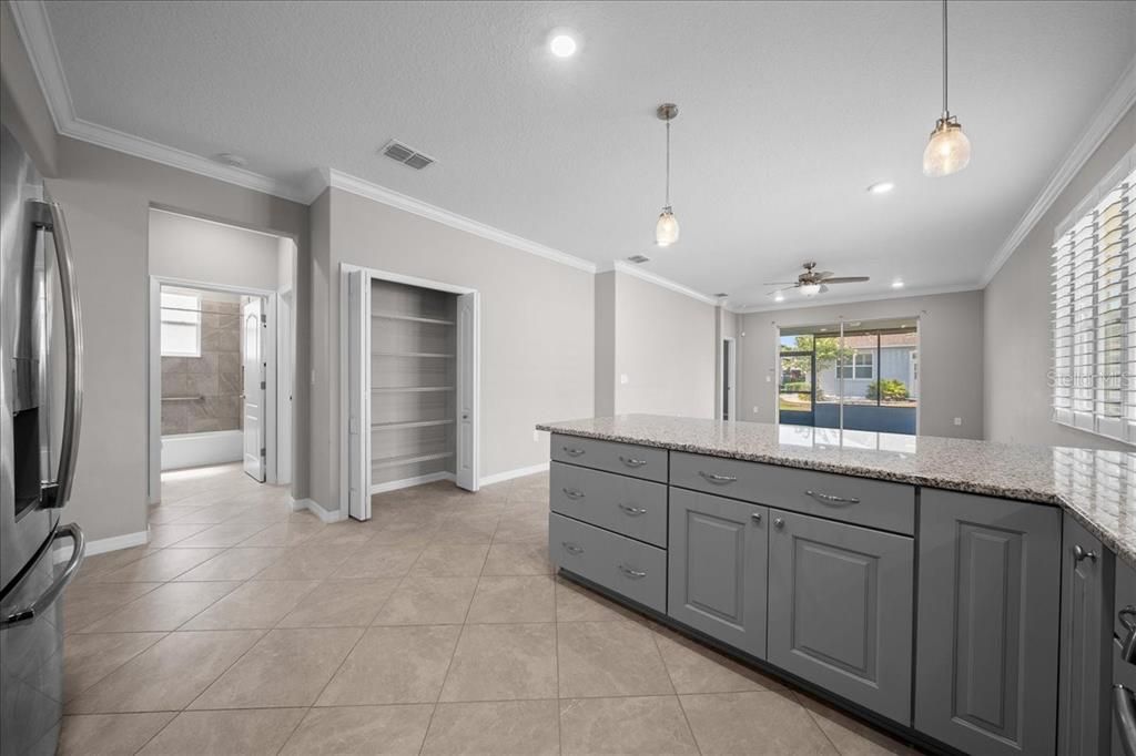 For Sale: $279,900 (2 beds, 2 baths, 1469 Square Feet)