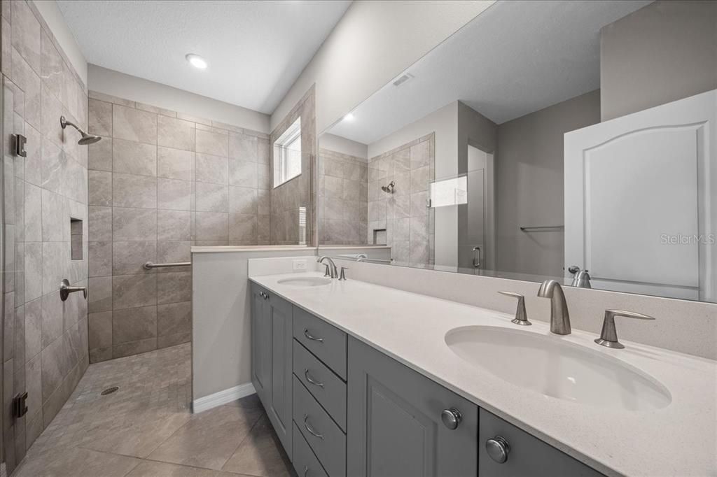 For Sale: $279,900 (2 beds, 2 baths, 1469 Square Feet)