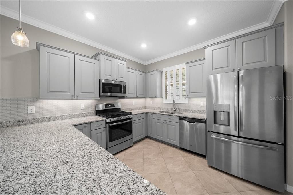 For Sale: $279,900 (2 beds, 2 baths, 1469 Square Feet)