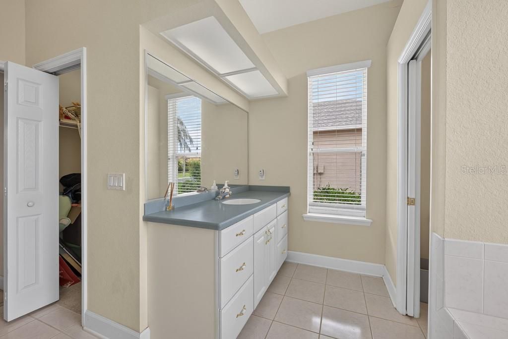 For Sale: $390,000 (4 beds, 3 baths, 2413 Square Feet)