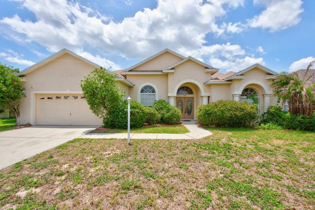 For Sale: $390,000 (4 beds, 3 baths, 2413 Square Feet)