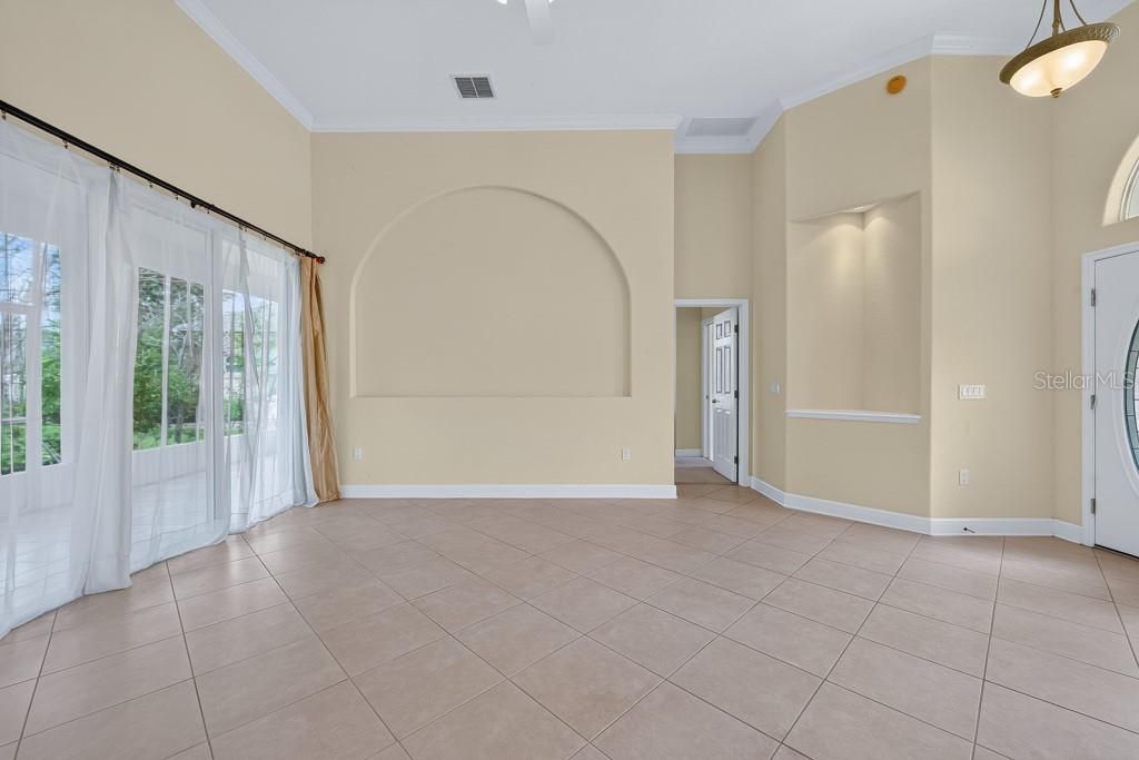 For Sale: $390,000 (4 beds, 3 baths, 2413 Square Feet)