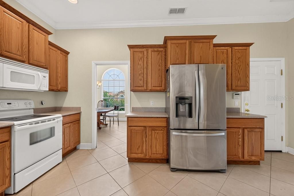 For Sale: $390,000 (4 beds, 3 baths, 2413 Square Feet)