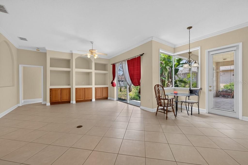 For Sale: $390,000 (4 beds, 3 baths, 2413 Square Feet)