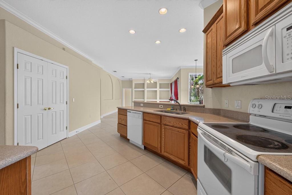 For Sale: $390,000 (4 beds, 3 baths, 2413 Square Feet)