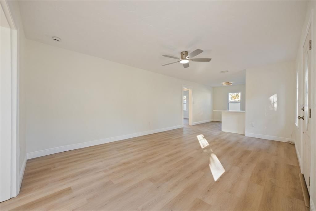 В аренду: $3,490 (3 спален, 2 ванн, 1330 Квадратных фут)