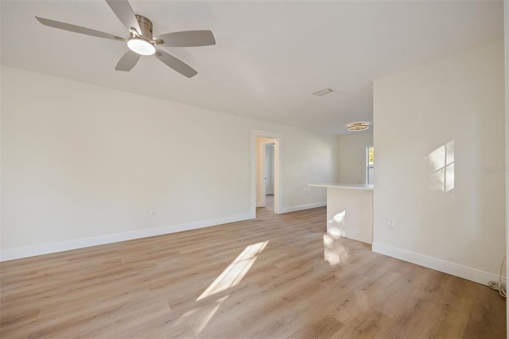 В аренду: $3,490 (3 спален, 2 ванн, 1330 Квадратных фут)