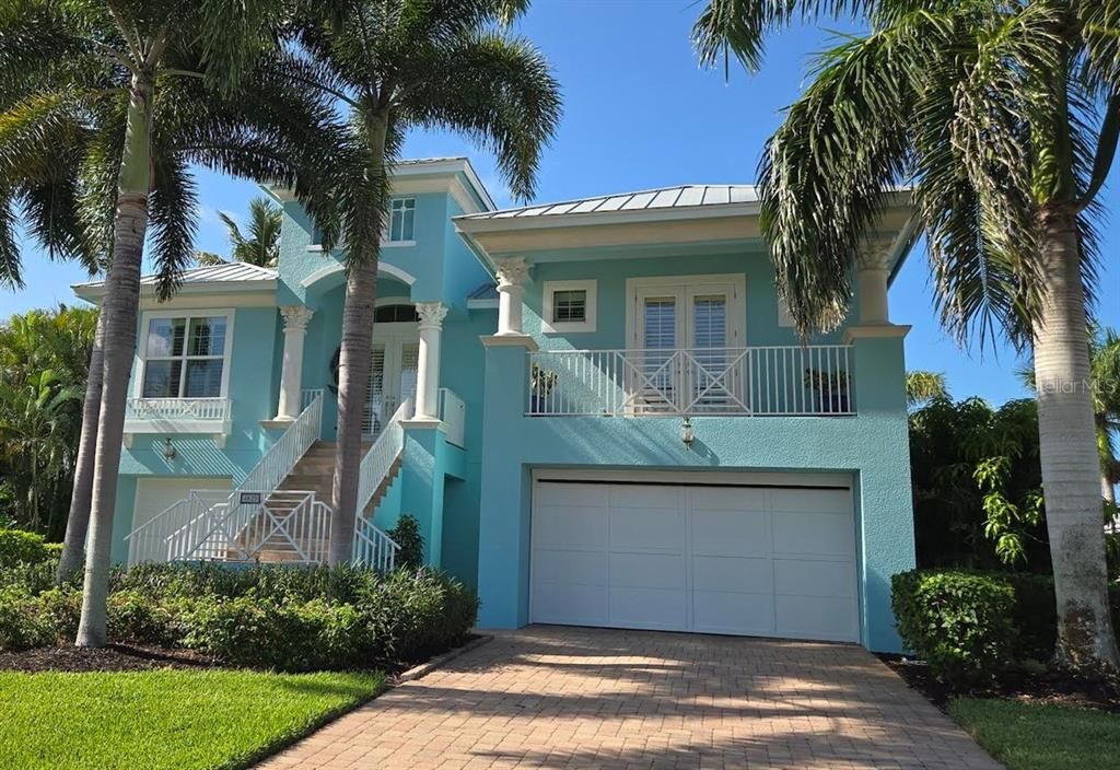 Recently Sold: $2,300,000 (4 beds, 3 baths, 2978 Square Feet)