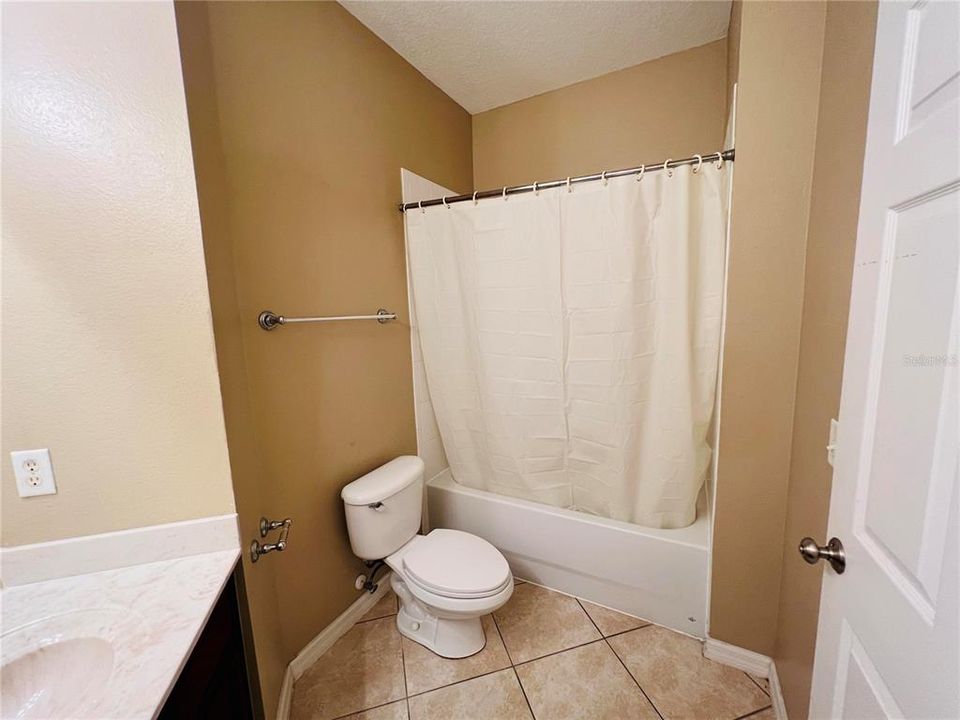 En Venta: $329,900 (3 camas, 2 baños, 2268 Pies cuadrados)