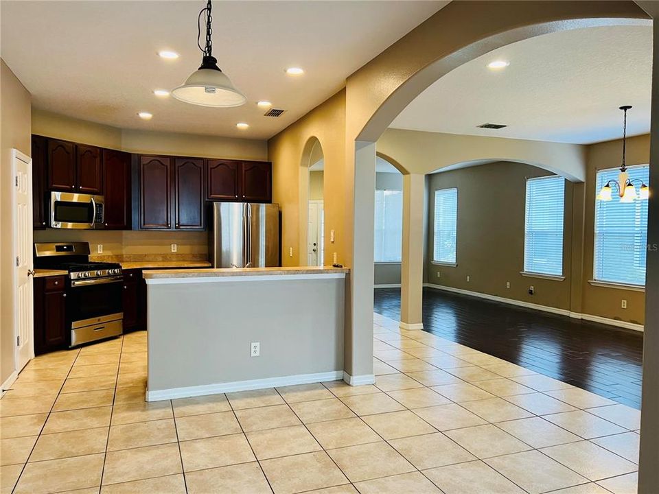 En Venta: $329,900 (3 camas, 2 baños, 2268 Pies cuadrados)