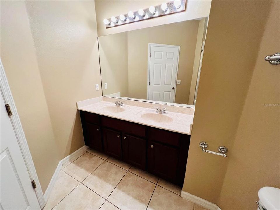 En Venta: $329,900 (3 camas, 2 baños, 2268 Pies cuadrados)