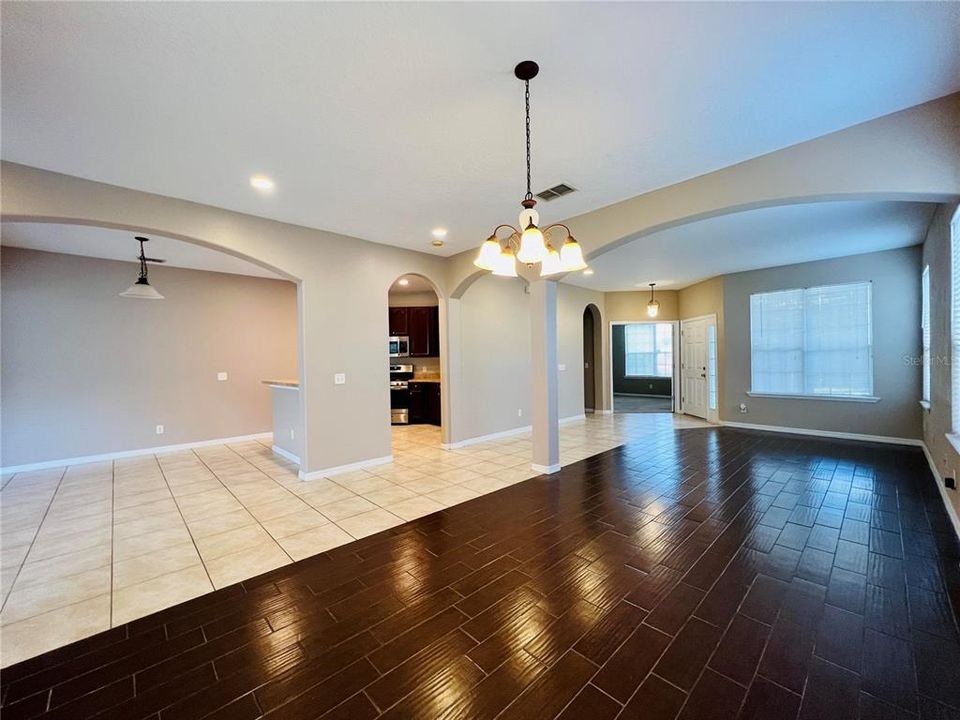 En Venta: $329,900 (3 camas, 2 baños, 2268 Pies cuadrados)