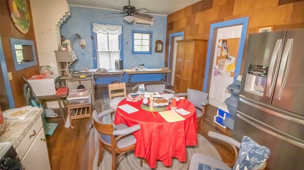 На продажу: $375,000 (10 спален, 2 ванн, 6111 Квадратных фут)
