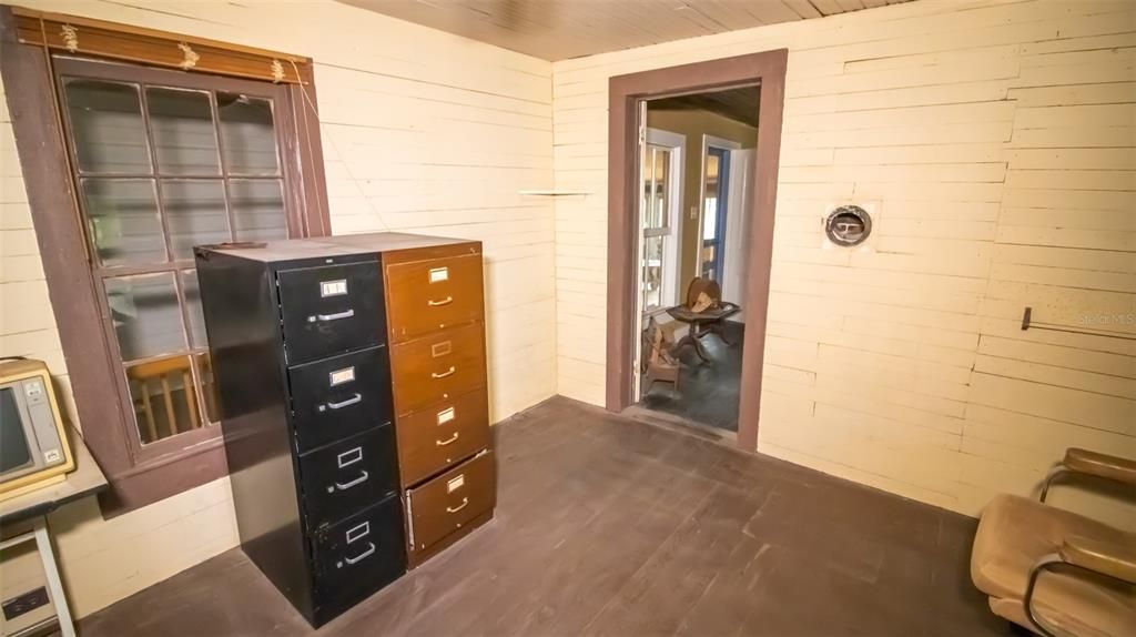 На продажу: $375,000 (10 спален, 2 ванн, 6111 Квадратных фут)