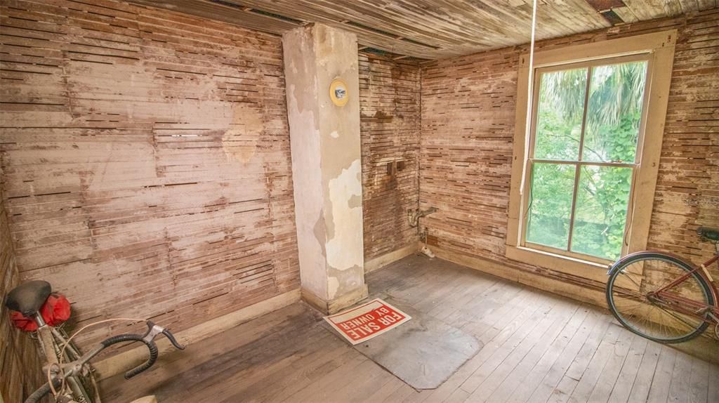 На продажу: $375,000 (10 спален, 2 ванн, 6111 Квадратных фут)