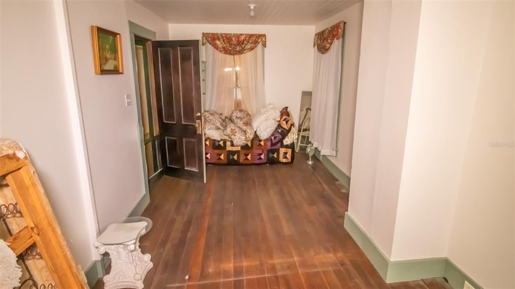 На продажу: $375,000 (10 спален, 2 ванн, 6111 Квадратных фут)