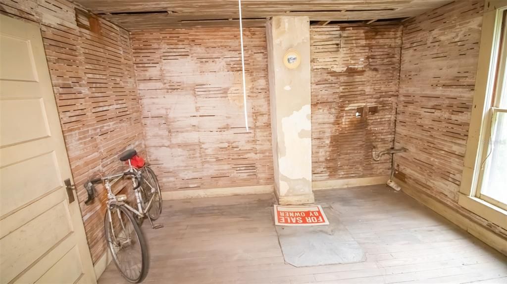 На продажу: $375,000 (10 спален, 2 ванн, 6111 Квадратных фут)