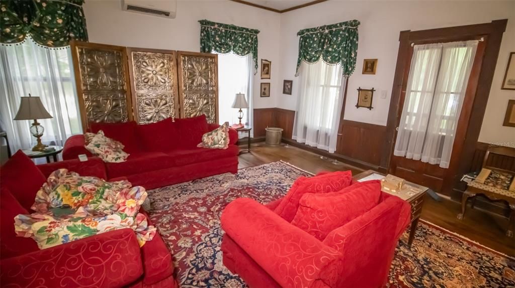 На продажу: $375,000 (10 спален, 2 ванн, 6111 Квадратных фут)