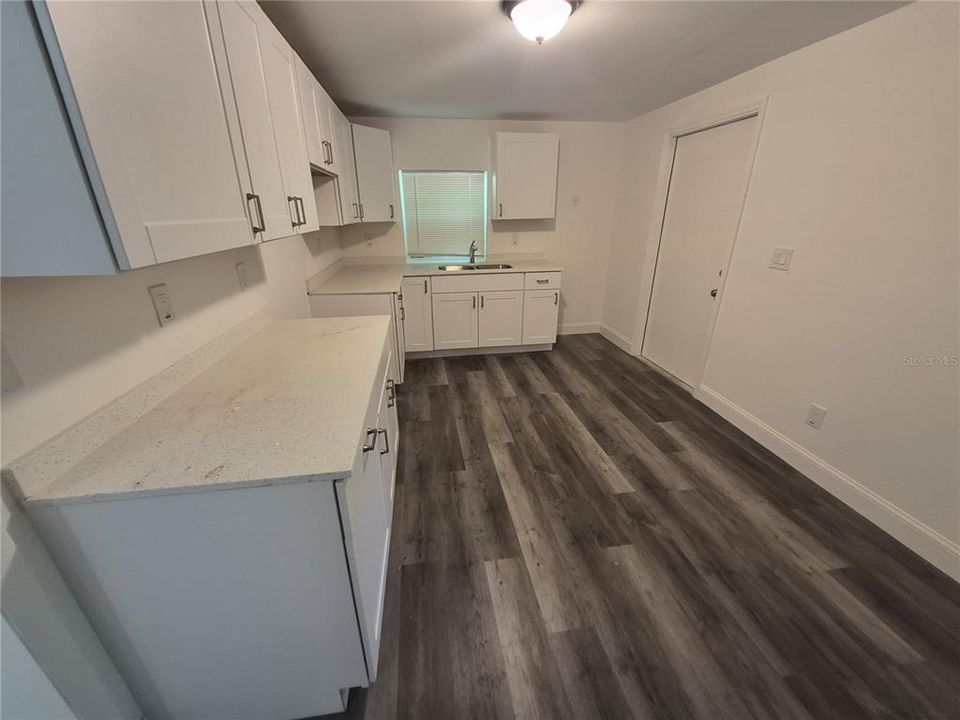 For Sale: $149,900 (2 beds, 1 baths, 783 Square Feet)