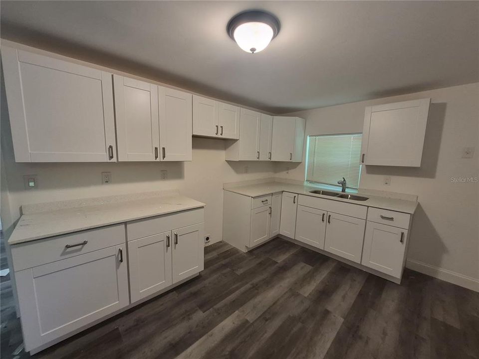 For Sale: $149,900 (2 beds, 1 baths, 783 Square Feet)