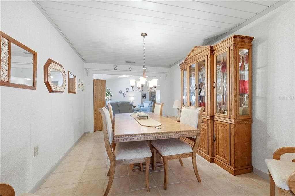 На продажу: $329,000 (3 спален, 2 ванн, 1331 Квадратных фут)