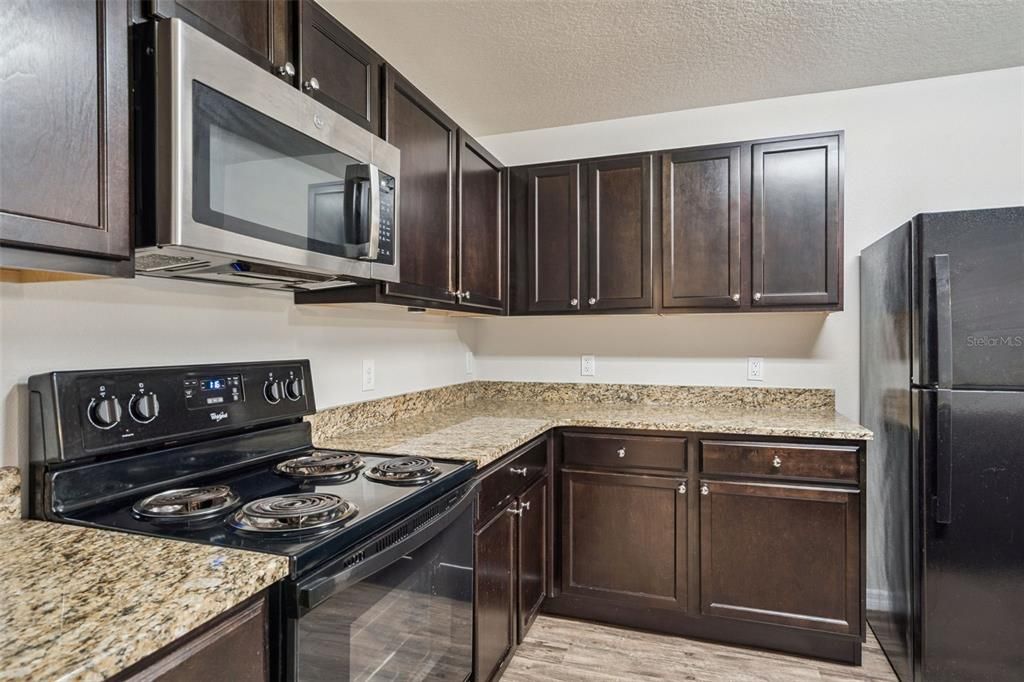 На продажу: $289,900 (3 спален, 2 ванн, 1461 Квадратных фут)