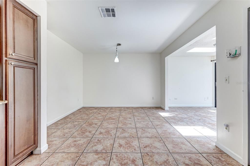 En Venta: $295,000 (3 camas, 2 baños, 1406 Pies cuadrados)