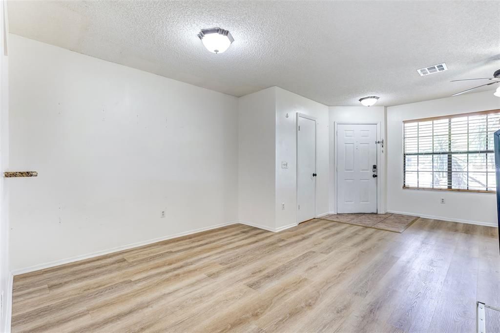 En Venta: $295,000 (3 camas, 2 baños, 1406 Pies cuadrados)