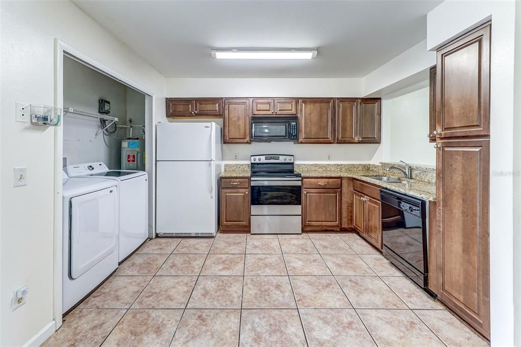 En Venta: $295,000 (3 camas, 2 baños, 1406 Pies cuadrados)