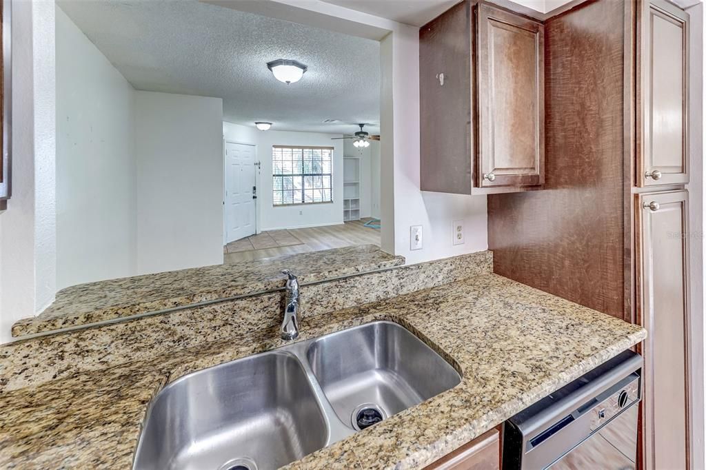 En Venta: $295,000 (3 camas, 2 baños, 1406 Pies cuadrados)