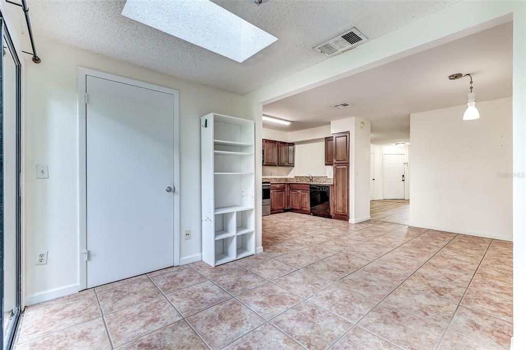 En Venta: $295,000 (3 camas, 2 baños, 1406 Pies cuadrados)