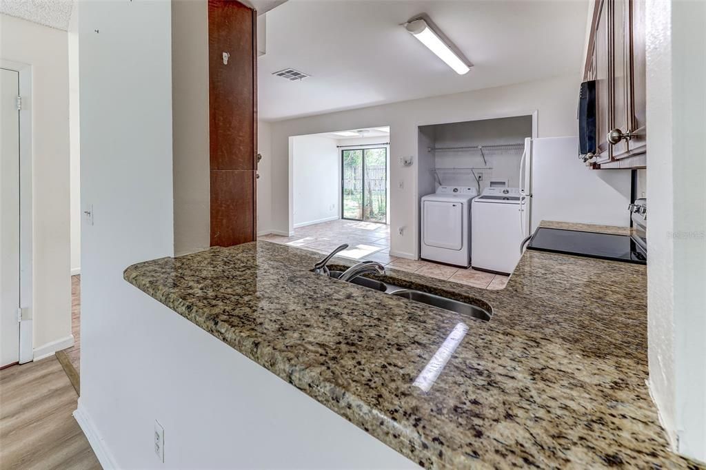 En Venta: $295,000 (3 camas, 2 baños, 1406 Pies cuadrados)