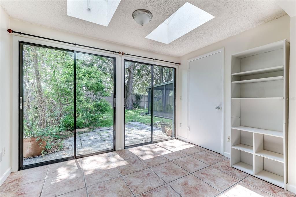 En Venta: $295,000 (3 camas, 2 baños, 1406 Pies cuadrados)